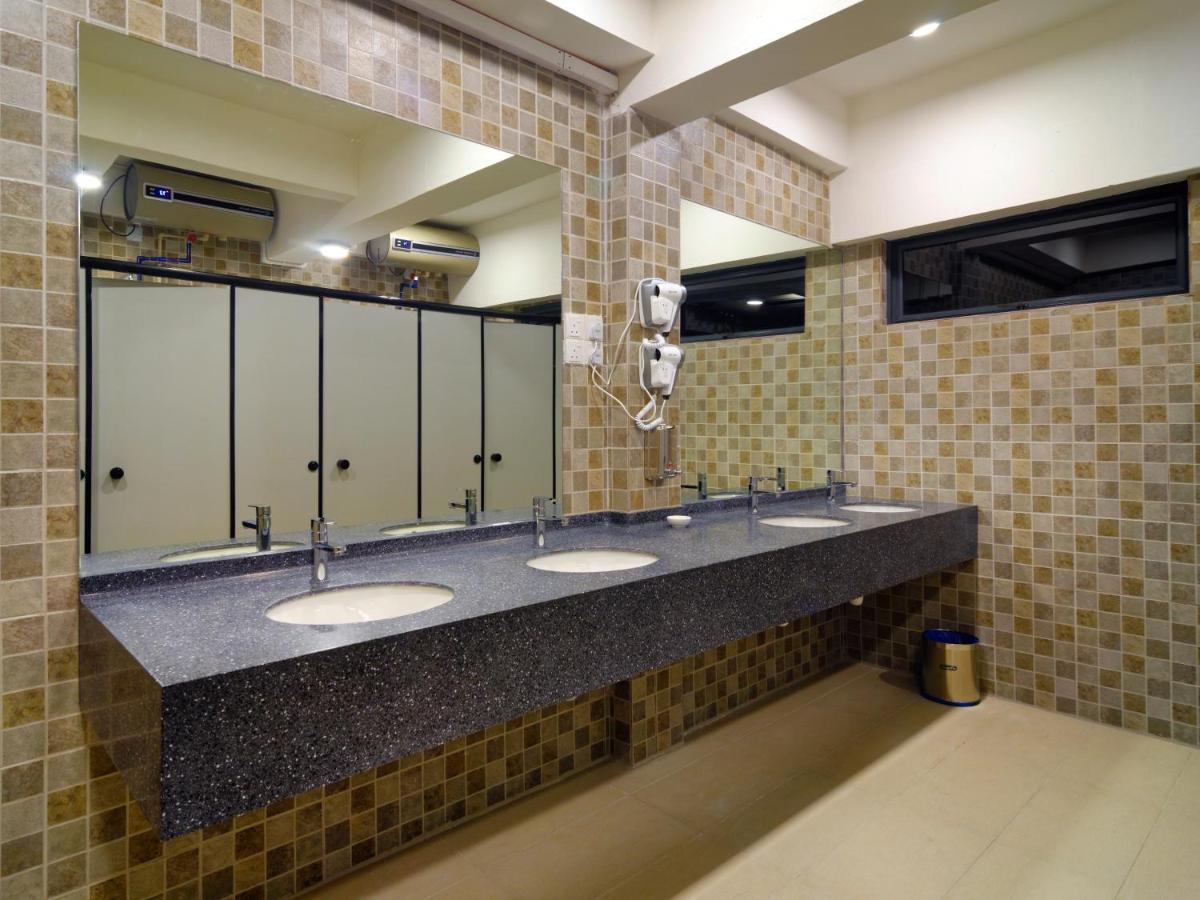 Bulatan Hostel Tanjong Aru Екстер'єр фото